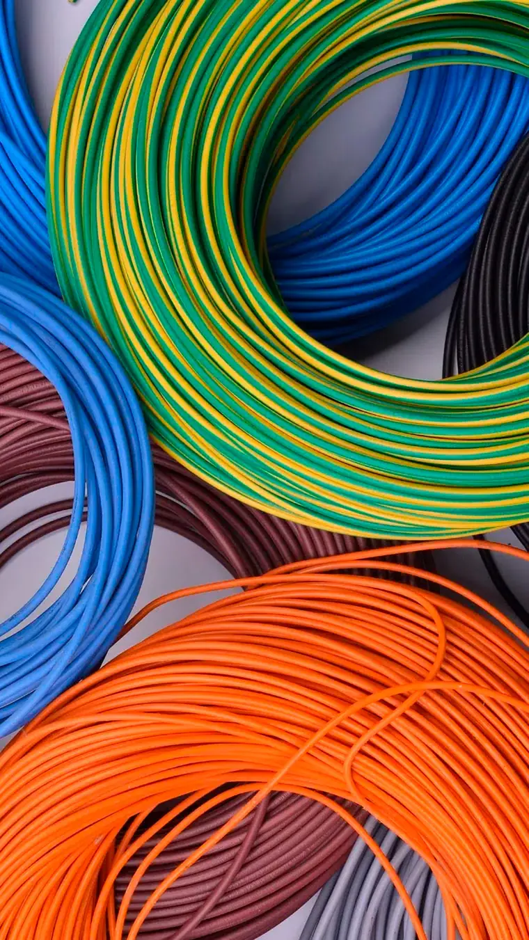 Prateleira de fios e cabos elétricos na Megalux